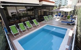 Alvin Comfort Hotel